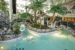 Schwimmbad vom Hotel Kuusamon Tropikki in Lappland